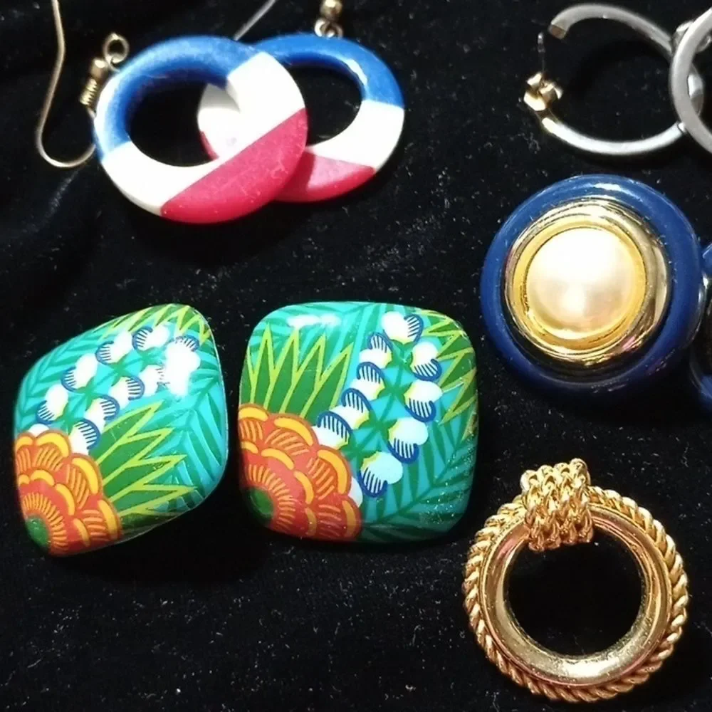 Lot of 15 pair of nice vintage costume earrings and modern earrings (E001)